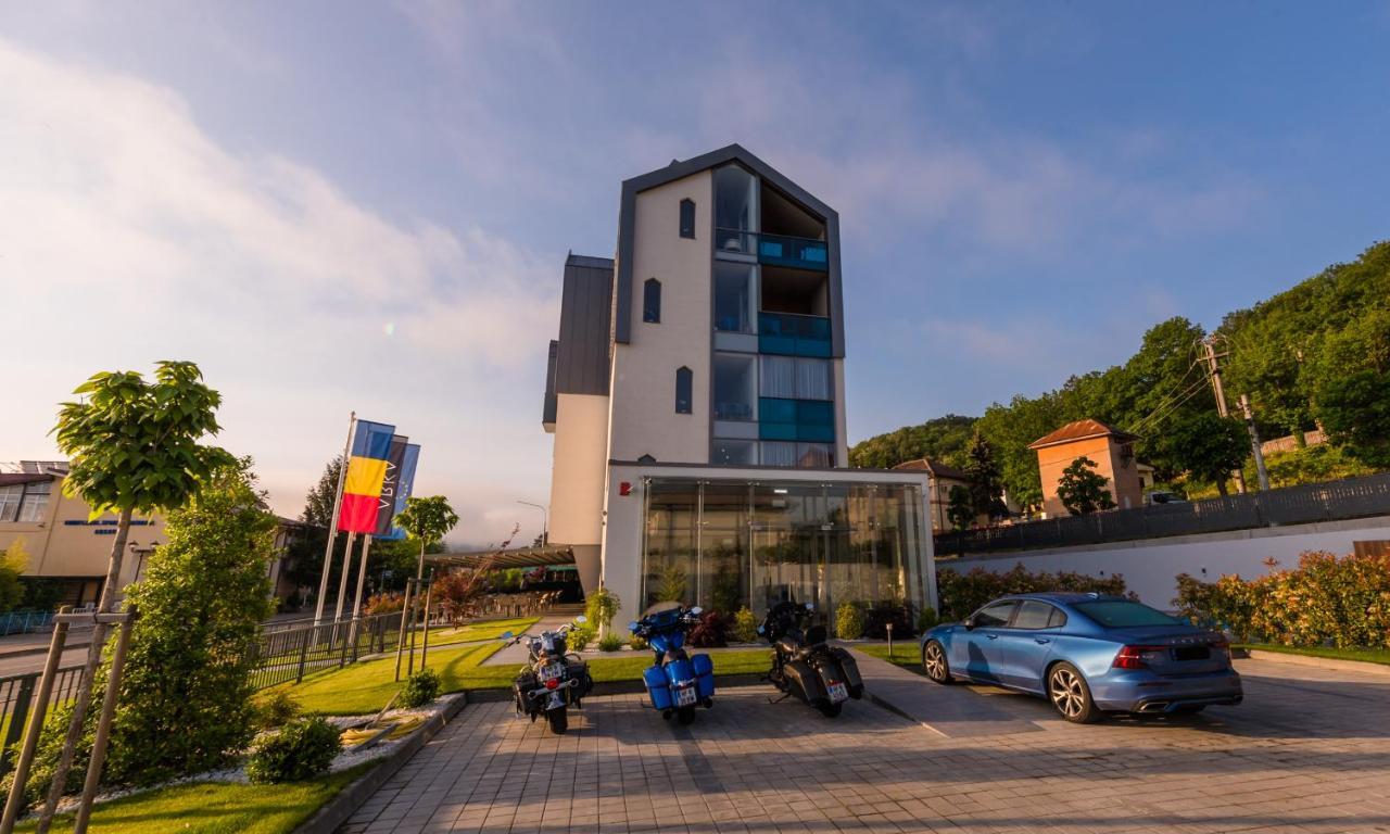 Hotel Arka Оршова Экстерьер фото