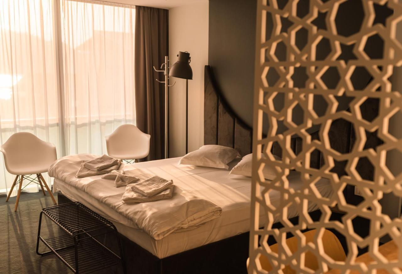 Hotel Arka Оршова Экстерьер фото